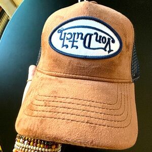 Von Dutch hat - upside down logo